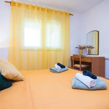 Center Dekanic Apartment *