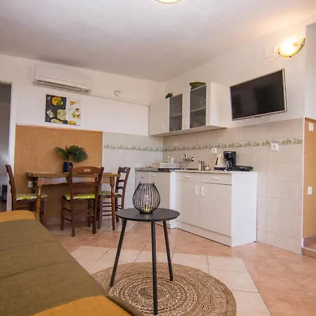 Apartment Center Dekanic Krk Town