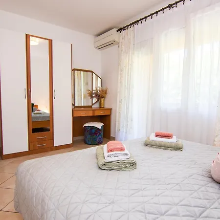 Center Dekanic Apartment *