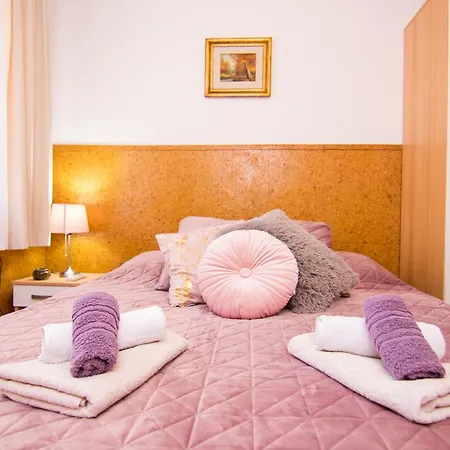Center Dekanic Apartment